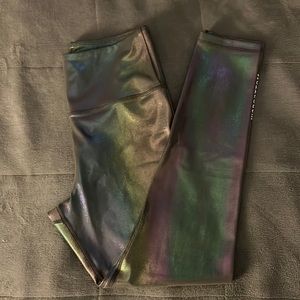 WOD Bottom iridescent capri length leggings